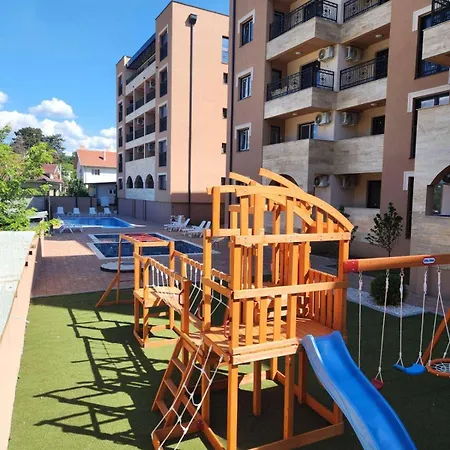Апартаменты For2 *